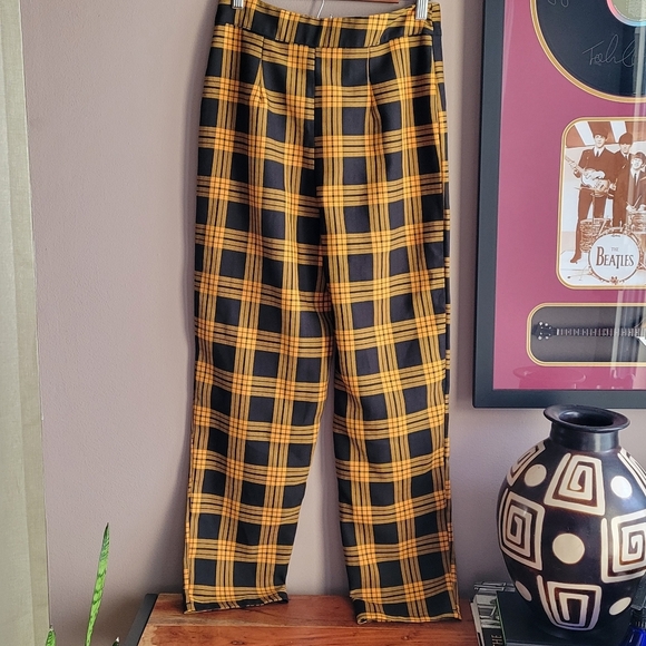 Neaitiful Nasty Gal High Waisted Check Print Tapered Pants Size 4 Zip / Button - Picture 3 of 8